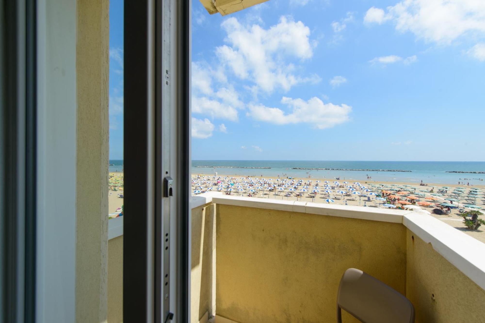 Nautic Beach Hotel Rimini Exterior photo